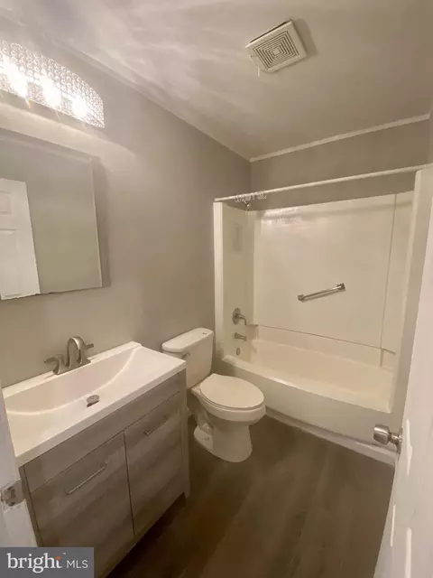 Bath - 232 Chenault Ct, Dover, DE 19901 photo 3 of 3