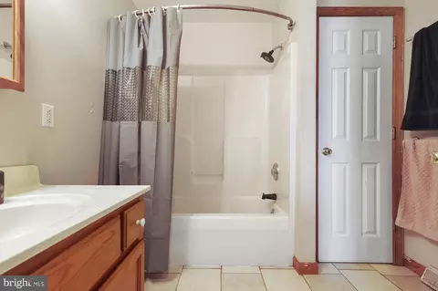 Bath - 90 Unruh Dr, Dover, DE 19904 photo 2 of 2