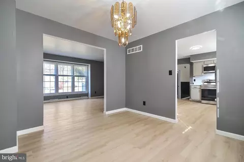 Living - 74 Old Forge Dr, Dover, DE 19904 photo 2 of 5