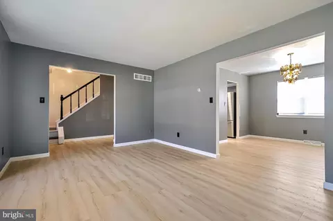 Living - 74 Old Forge Dr, Dover, DE 19904 photo 4 of 5