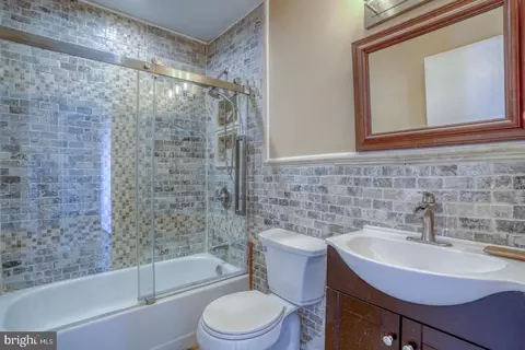 Bath - 222 Green Blade Dr, Dover, DE 19904 photo 2 of 2