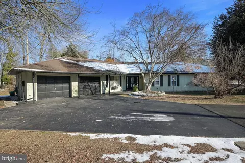 1393 Persimmon Tree Ln, Dover, DE 19901