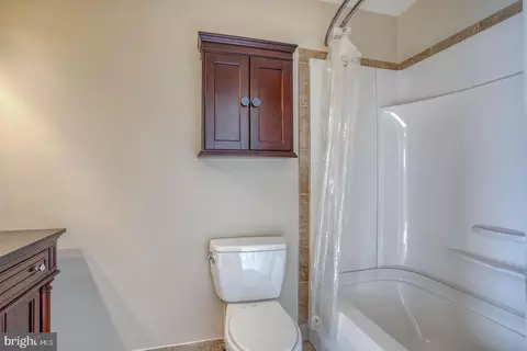 Bath - 503 Schooner Way, Dover, DE 19901 photo 3 of 5