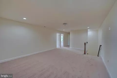 Living - 33 Mapledale Rd, Dover, DE 19904 photo 3 of 3