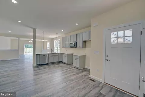 Entry Way - 33 Mapledale Rd, Dover, DE 19904 photo 6 of 20