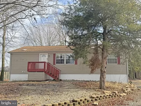 238 Silver Leaf Ln, Dover, DE 19901