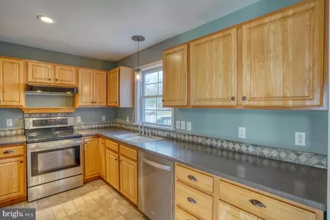 Kitchen - 82 Evelyndale Dr, Dover, DE 19901 photo 2 of 3