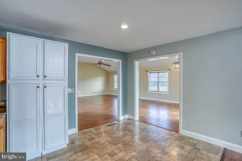 Entry Way - 82 Evelyndale Dr, Dover, DE 19901 photo 3 of 4