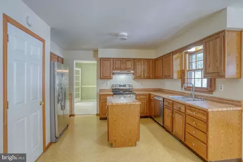 Kitchen - 105 Cobblestone Ln, Dover, DE 19904 photo 4 of 6
