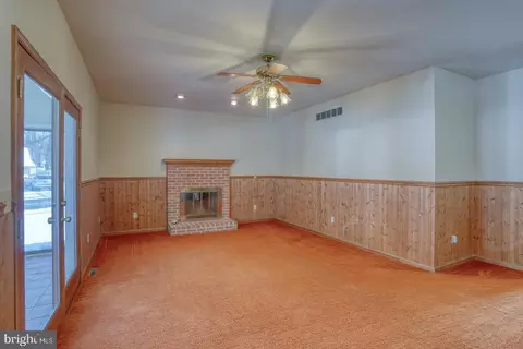 Living - 105 Cobblestone Ln, Dover, DE 19904 photo 7 of 7