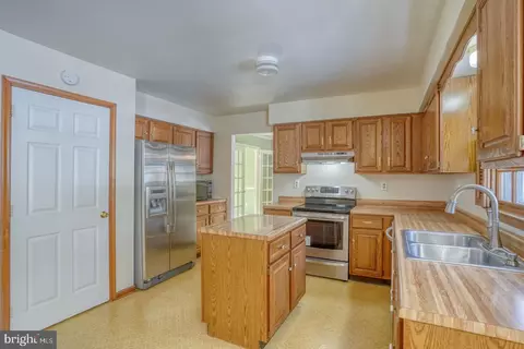 Kitchen - 105 Cobblestone Ln, Dover, DE 19904 photo 2 of 6