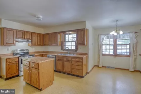 Kitchen - 105 Cobblestone Ln, Dover, DE 19904 photo 5 of 6