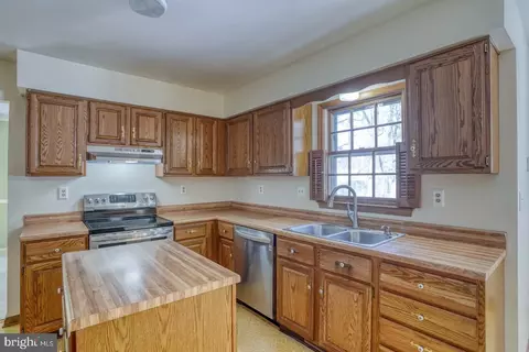 Kitchen - 105 Cobblestone Ln, Dover, DE 19904 photo 3 of 6