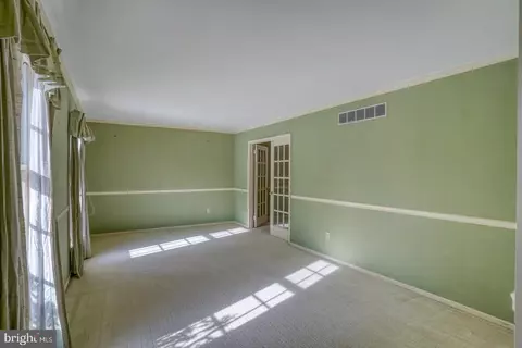 Living - 105 Cobblestone Ln, Dover, DE 19904 photo 2 of 7
