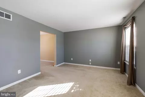 Living - 48 Anchor Ln, Dover, DE 19901 photo 1 of 3