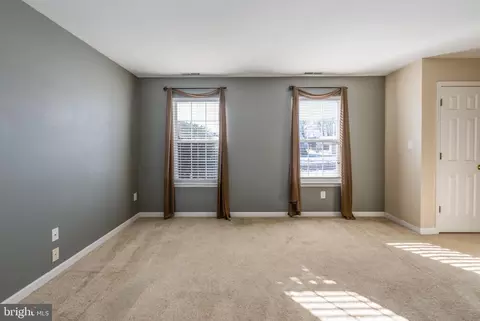 Living - 48 Anchor Ln, Dover, DE 19901 photo 2 of 3