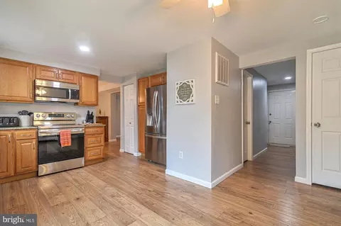 Entry Way - 14 Crown Cir, Dover, DE 19901 photo 1 of 5