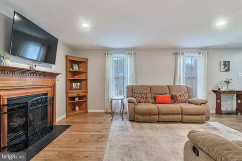 Living - 14 Crown Cir, Dover, DE 19901 photo 1 of 1