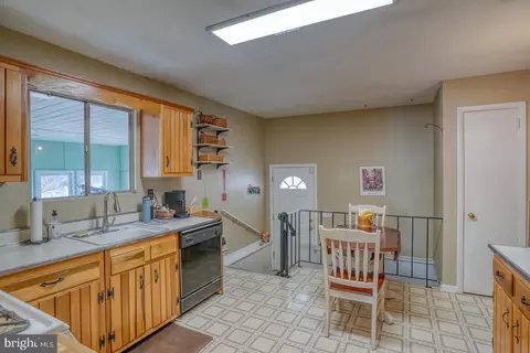 Entry Way - 523 Buckson Dr, Dover, DE 19901 photo 2 of 2