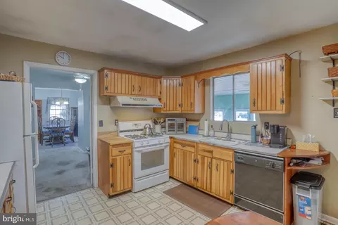 Kitchen - 523 Buckson Dr, Dover, DE 19901 photo 2 of 4
