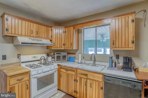Kitchen - 523 Buckson Dr, Dover, DE 19901 photo 3 of 4