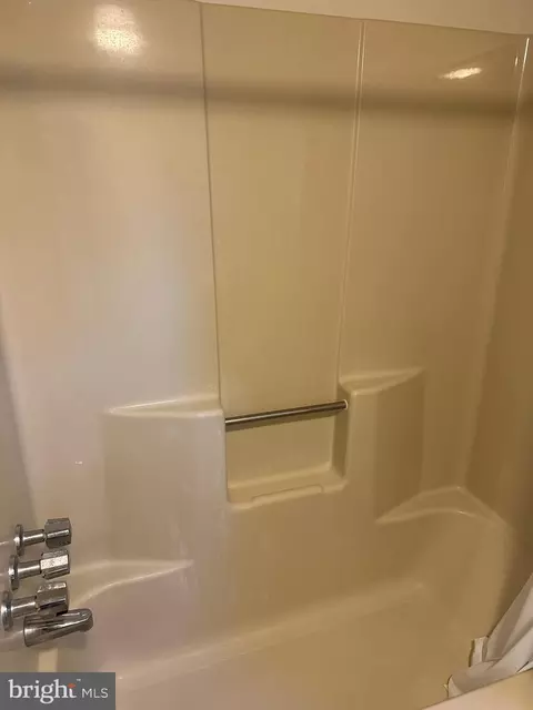 Bath - 101 Caroline Pl N #101, Dover, DE 19904 photo 2 of 4