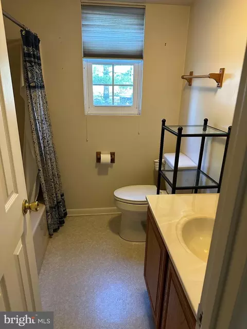 Bath - 101 Caroline Pl N #101, Dover, DE 19904 photo 1 of 4