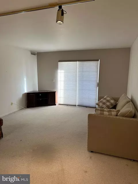 Living - 101 Caroline Pl N #101, Dover, DE 19904 photo 1 of 2
