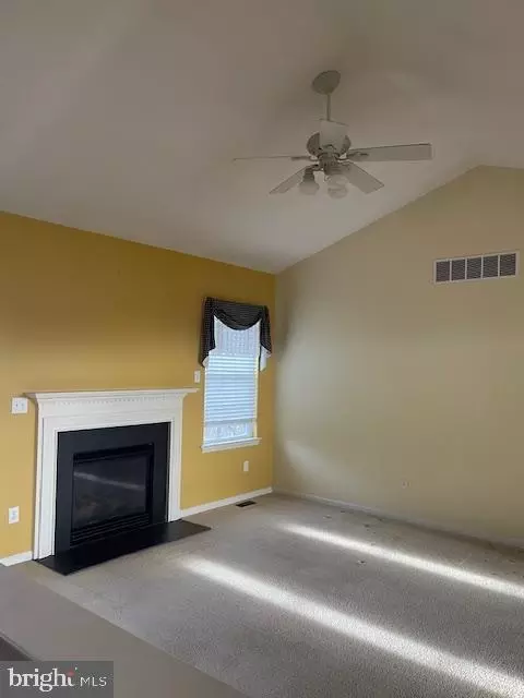 Living - 93 Chippenham Ln, Dover, DE 19904 photo 1 of 2