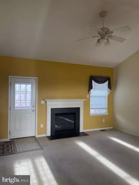 Living - 93 Chippenham Ln, Dover, DE 19904 photo 2 of 2