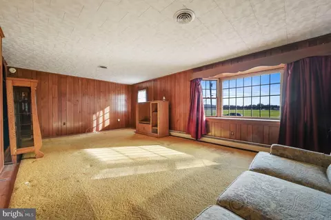 Living - 95 Bergold Ln, Dover, DE 19901 photo 1 of 2