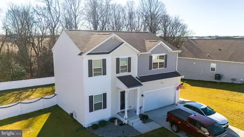 562 Pontoon Dr, Felton, DE 19943
