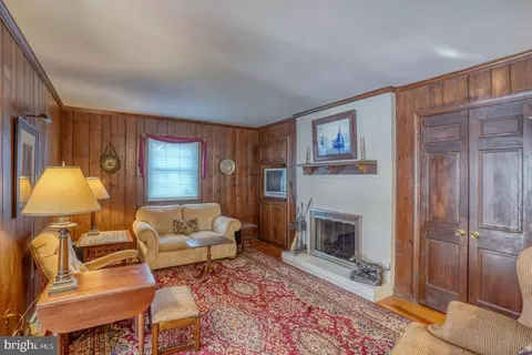 Living - 148 Candlewicke Dr, Dover, DE 19901 photo 4 of 4