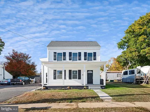 215 Main St, Little Creek, DE 19961