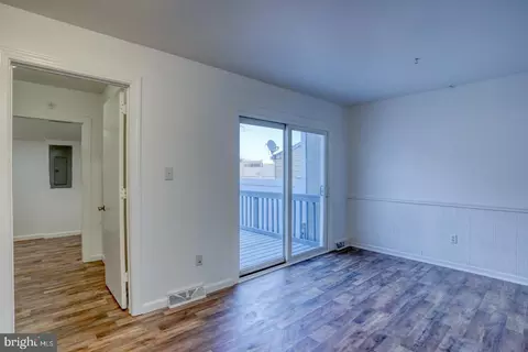 Living - 17 Forest Creek Dr, Dover, DE 19904 photo 5 of 6