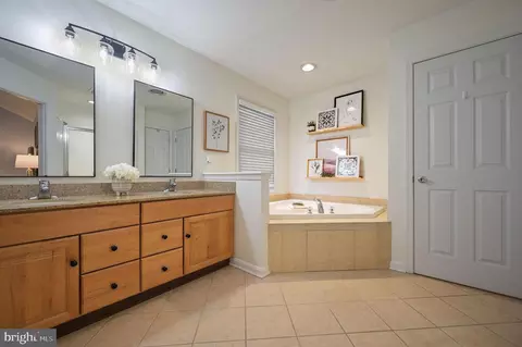 Entry Way - 128 Granite Way, Dover, DE 19901 photo 6 of 7