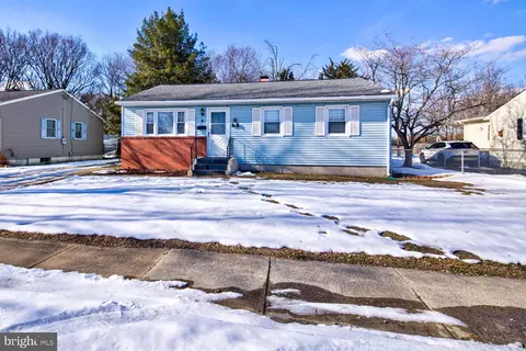 9 Maple Ln, Dover, DE 19904