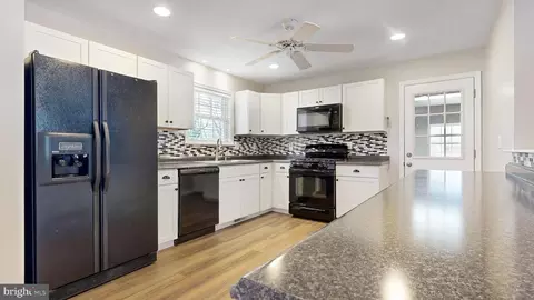 Entry Way - 592 S Old Mill Rd, Dover, DE 19901 photo 2 of 7