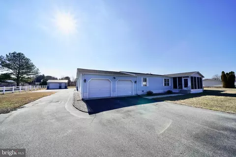 114 Dickens Ln, Felton, DE 19943