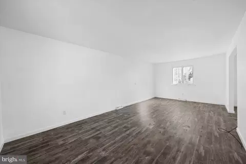 Living - 19 Squire Cir, Dover, DE 19901 photo 5 of 5