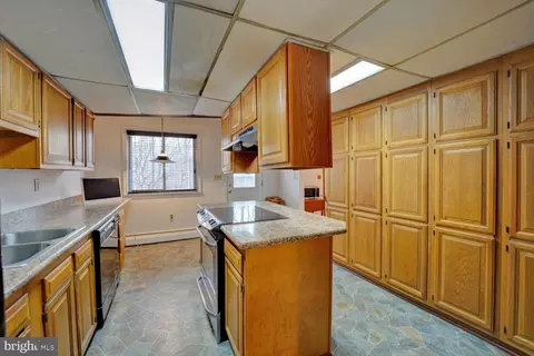 Kitchen - 338 Blue Heron Rd, Dover, DE 19904 photo 4 of 5