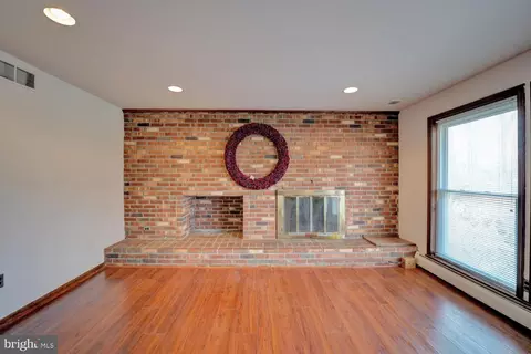 Living - 338 Blue Heron Rd, Dover, DE 19904 photo 4 of 12