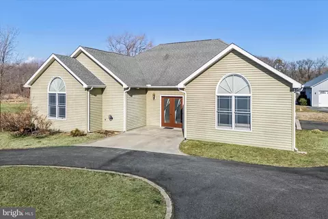648 Black Swamp Rd, Felton, DE 19943