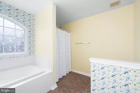 Bath - 166 Osbourne Ln, Dover, DE 19904 photo 1 of 3