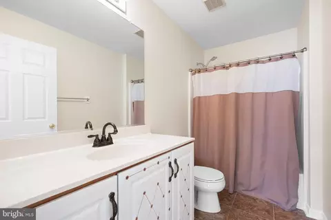 Bath - 166 Osbourne Ln, Dover, DE 19904 photo 3 of 3