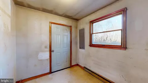 Entry Way - 2833 Pearsons Corner Rd, Dover, DE 19904 photo 6 of 12