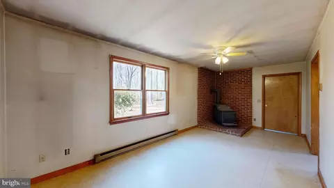 Living - 2833 Pearsons Corner Rd, Dover, DE 19904 photo 1 of 3