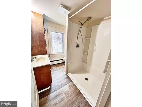 Bath - 210 Hanley St, Harrington, DE 19952 photo 2 of 2