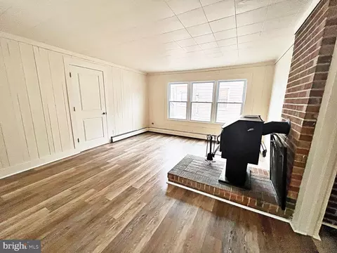 Living - 210 Hanley St, Harrington, DE 19952 photo 3 of 5