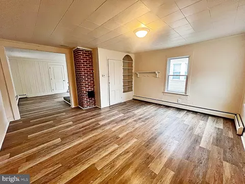 Living - 210 Hanley St, Harrington, DE 19952 photo 2 of 5